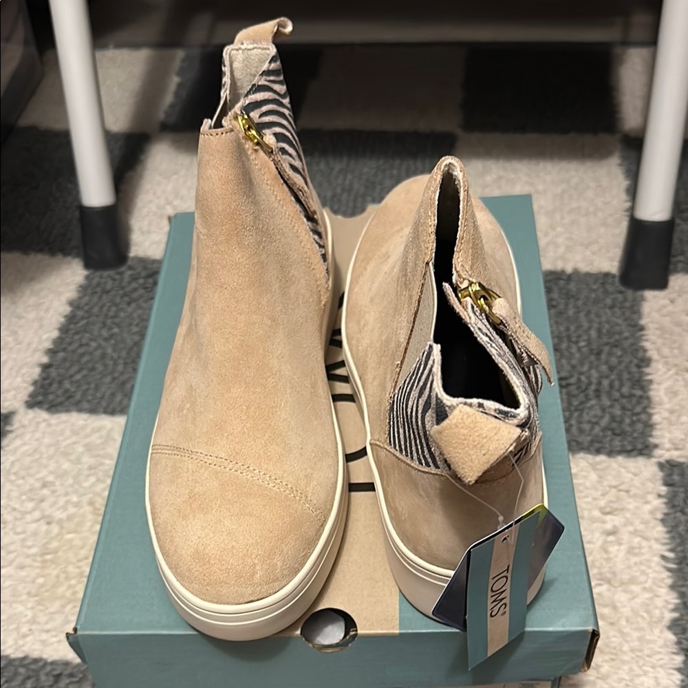 TOMS Women's Jamie Ankle Boots in sand size 7